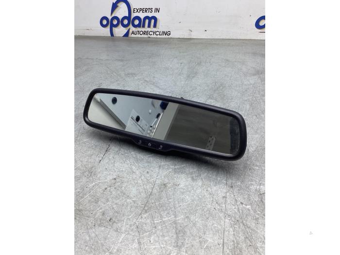 Rear view mirror from a Nissan Qashqai (J11) 1.2 DIG-T 16V 2018