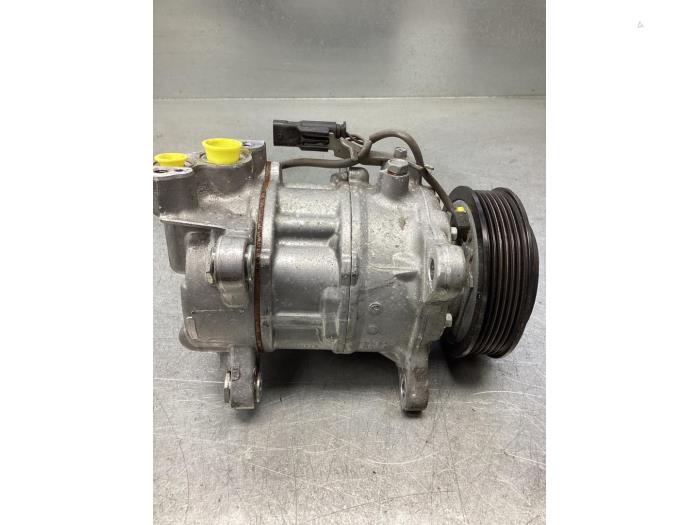 Air conditioning pump from a BMW 3 serie (G20) 318i 2.0 TwinPower Turbo 16V 2022