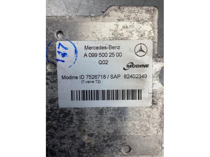 Refrigerador de aceite de un Mercedes-Benz C (W205) C-200d 2.2 16V 2017