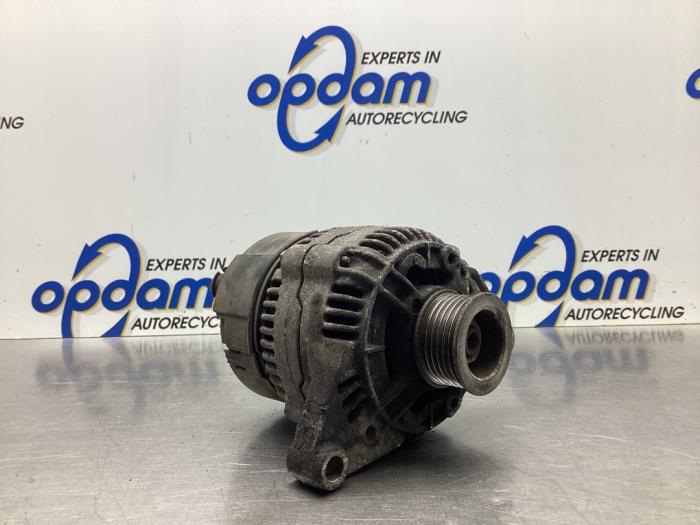 Usagé Dynamo Nissan Micra (K11) 1.0 L,LX 16V Prix € 42,00 Règlement à la marge proposé par Gebr Opdam B.V.