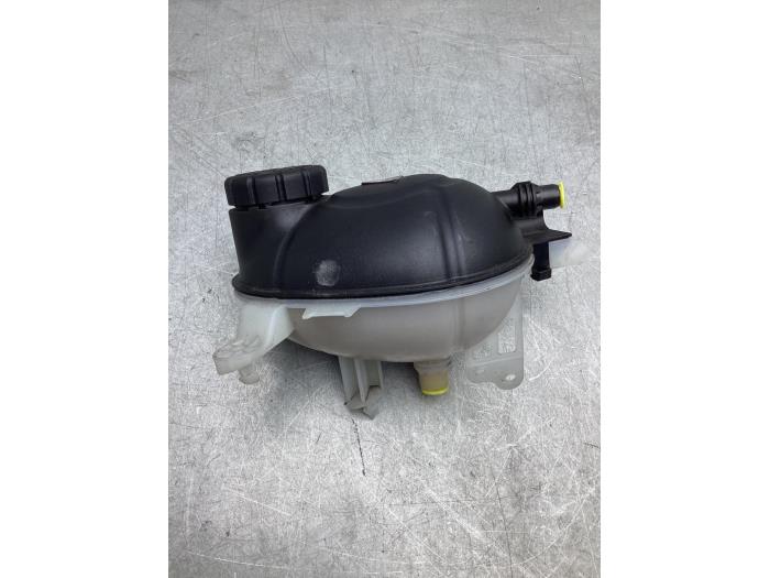 Expansion vessel from a Mercedes-Benz E (R238) E-200 2.0 Turbo 16V 2017