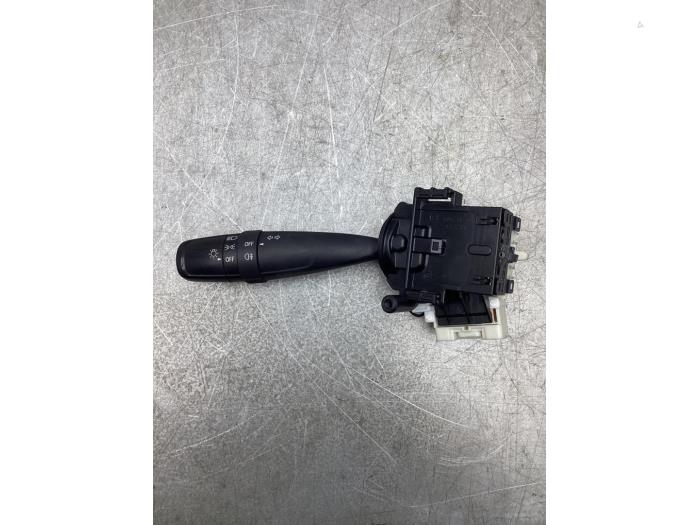 Interruptor de indicador de dirección de un Suzuki Celerio (LF) 1.0 12V Dualjet 2018