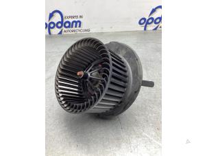 Usados Motor de ventilador de calefactor Volkswagen Touran (1T3) 1.2 TSI Precio € 40,00 Norma de margen ofrecido por Gebr Opdam B.V.