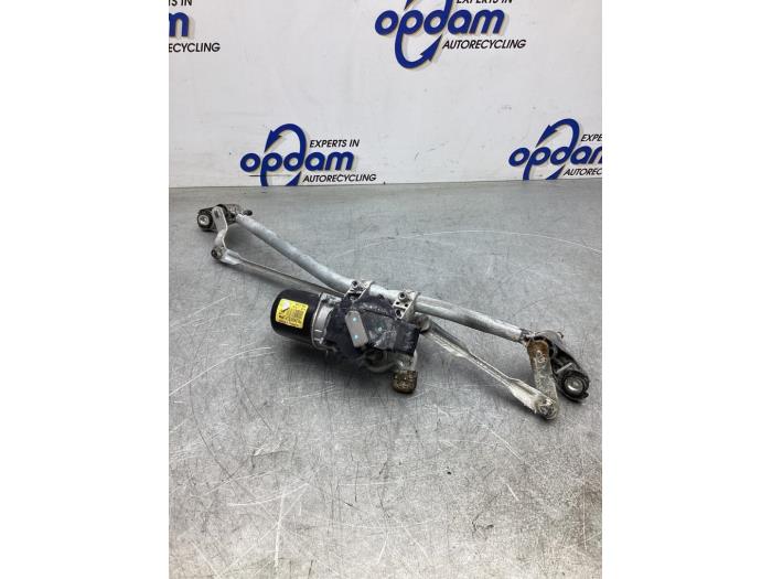 Wiper motor + mechanism from a Renault Kangoo Express (FW) 1.5 dCi 90 FAP 2018