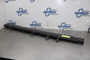 Używane Plandeka przedzialu bagazowego Kia Sportage (JE) 2.0 CRDi 16V VGT 4x2 Cena € 100,00 Procedura marży oferowane przez Gebr Opdam B.V.