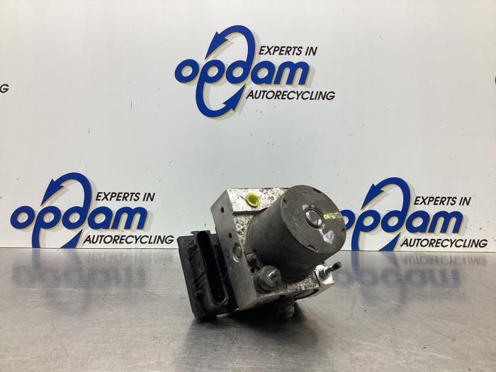 Begagnade ABS-pump Opel Corsa C (F08/68) 1.2 16V Pris € 42,00 Marginaltabell erbjuds av Gebr Opdam B.V.