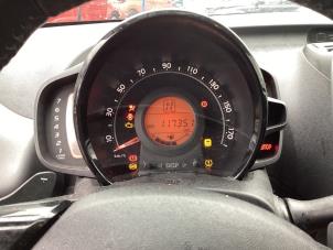 Usados Cuentakilómetros Toyota Aygo (B40) 1.0 12V VVT-i Precio € 125,00 Norma de margen ofrecido por Gebr Opdam B.V.