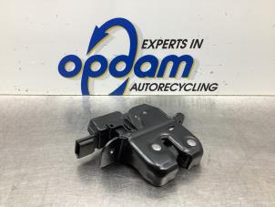 Used Tailgate lock mechanism Renault Clio IV (5R) 0.9 Energy TCE 90 12V Price € 50,00 Margin scheme offered by Gebr Opdam B.V.