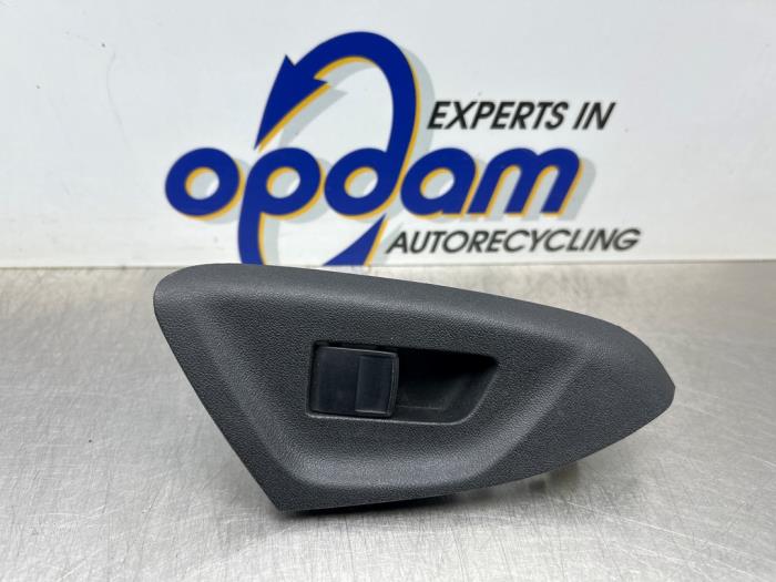 Usados Interruptor de ventanilla eléctrica Toyota Aygo (B40) 1.0 12V VVT-i Precio € 15,00 Norma de margen ofrecido por Gebr Opdam B.V.