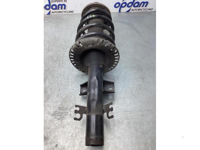 Front shock absorber rod, right from a Volkswagen Transporter T5 2.0 TDI DRF 2015