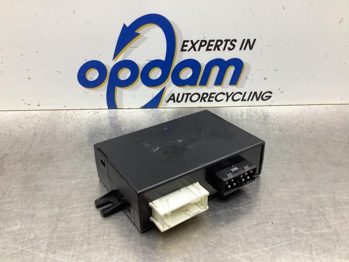 Central door locking module from a BMW Z3 Roadster (E36/7) 1.9 16V 1996