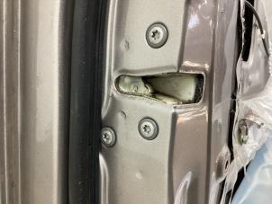 Used Door lock mechanism 4-door, front left Toyota Yaris Verso (P2) 1.3 16V Price € 50,00 Margin scheme offered by Gebr Opdam B.V.