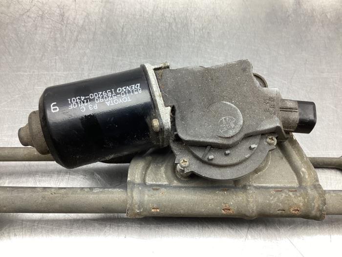 Wiper motor + mechanism from a Toyota Yaris Verso (P2) 1.3 16V 2005
