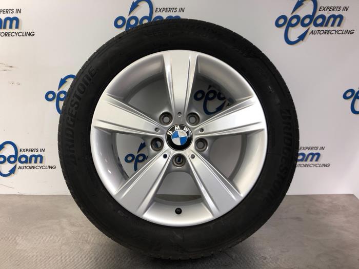 Set of sports wheels from a BMW 1 serie (F20) 118i 1.6 16V 2013