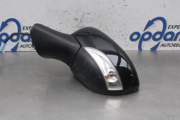 Wing mirror, left from a Renault Clio IV Estate/Grandtour (7R) 0.9 Energy TCE 12V 2015