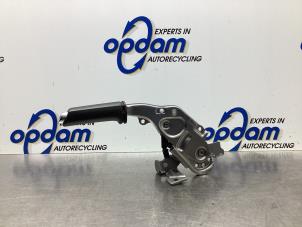 Used Parking brake lever Opel Astra H GTC (L08) 1.8 16V Price € 30,00 Margin scheme offered by Gebr Opdam B.V.