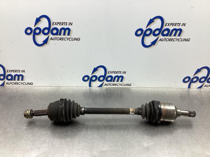 Gebrauchte Antriebswelle links vorne Fiat Doblo (223A/119) 1.6 16V Preis € 45,00 Margenregelung angeboten von Gebr Opdam B.V.