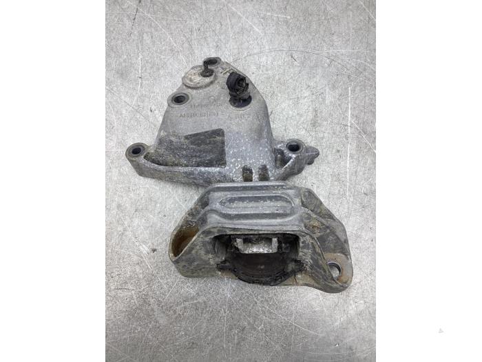 Gebrauchte Motorlager Nissan Qashqai (J11) 1.3 DIG-T 140 16V Preis € 45,00 Margenregelung angeboten von Gebr Opdam B.V.