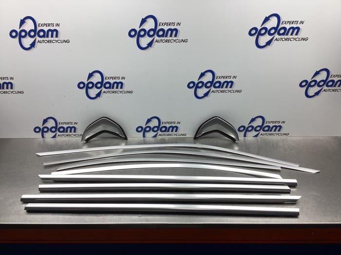 Begagnade Set med takstripes BMW 3 serie (G20) Pris € 158,00 Marginaltabell erbjuds av Gebr Opdam B.V.