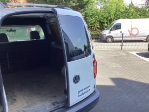 Używane Tylne drzwi samochodu dostawczego Volkswagen Caddy IV 2.0 TDI 102 Cena € 450,00 Procedura marży oferowane przez Gebr Opdam B.V.