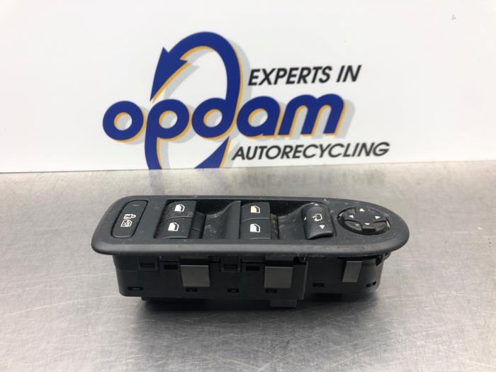 Usados Interruptor de ventanilla eléctrica Peugeot 308 (4A/C) 1.6 16V THP 155 Precio € 68,00 Norma de margen ofrecido por Gebr Opdam B.V.
