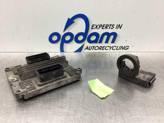 Used Engine management computer Opel Zafira (F75) 2.2 16V Price € 112,00 Margin scheme offered by Gebr Opdam B.V.
