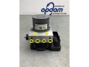Usagé Pompe ABS Opel Grandland/Grandland X 1.2 Turbo 12V Prix € 150,00 Règlement à la marge proposé par Gebr Opdam B.V.