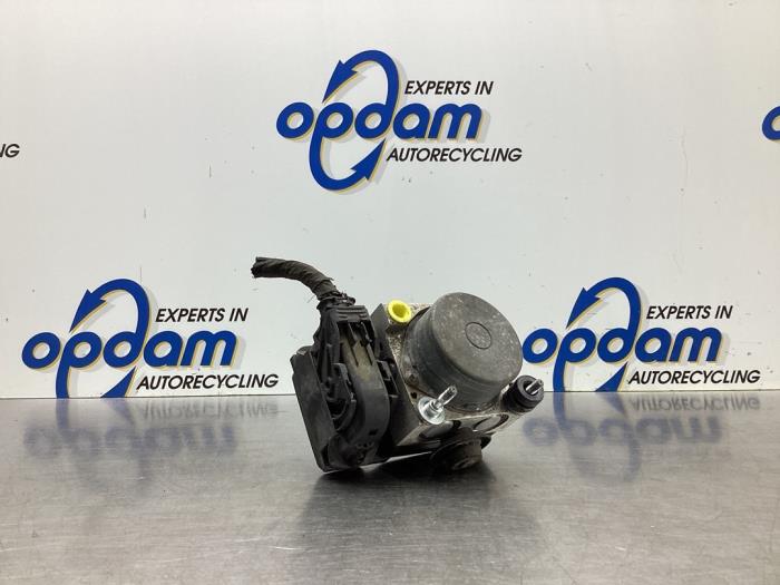 Begagnade ABS-pump Fiat Panda (169) 1.4 16V Pris € 54,00 Marginaltabell erbjuds av Gebr Opdam B.V.