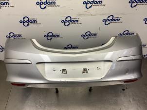 Usagé Pare choc arrière Opel Astra H GTC (L08) 1.6 16V Twinport Prix € 125,00 Règlement à la marge proposé par Gebr Opdam B.V.