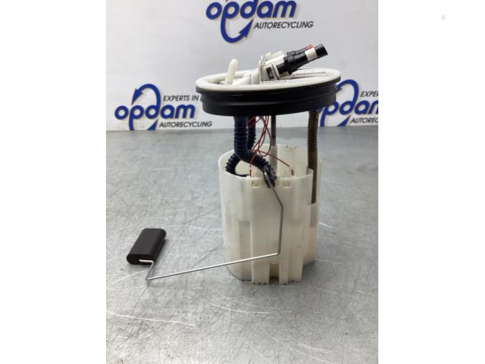 Electric fuel pump from a Ford Focus 3 Wagon 1.6 TDCi ECOnetic 2013