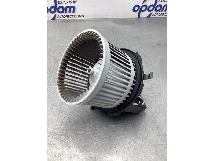 Motor de ventilador de calefactor de un Ford Ka II 1.2 2013