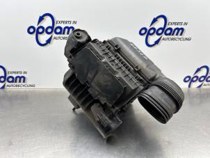 Usagé Boîtier filtre à air Renault Megane IV (RFBB) 1.6 GT Energy TCe 205 EDC Prix € 40,00 Règlement à la marge proposé par Gebr Opdam B.V.