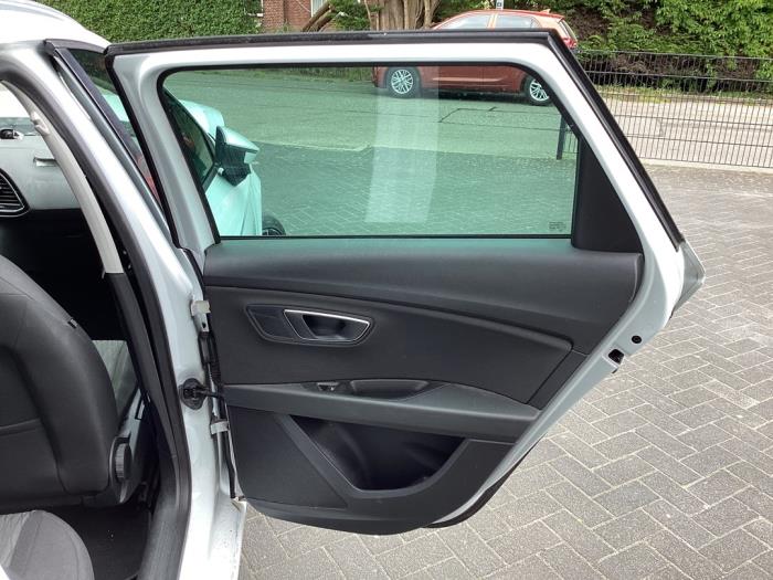 Tür 4-türig rechts hinten van een Seat Leon ST (5FF) 1.6 TDI Ecomotive 16V 2014