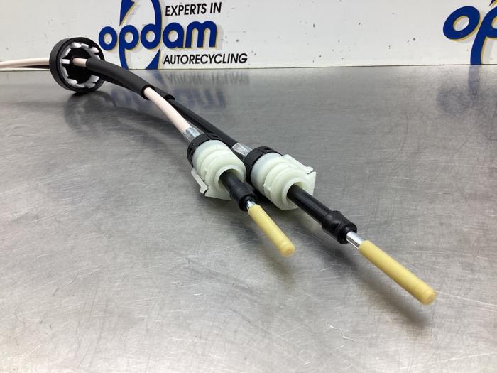 Gearbox control cable from a Opel Zafira 2002