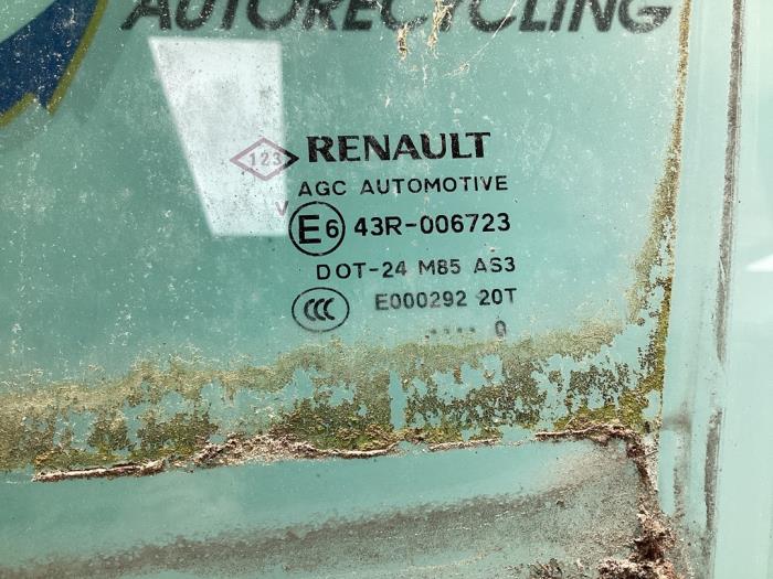 Vitre portière 4portes arrière gauche d'un Renault Scénic III (JZ) 1.9 dCi 2010