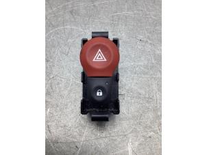Used Panic lighting switch Renault Kangoo Express (FW) 1.5 dCi 75 FAP Price € 24,20 Inclusive VAT offered by Gebr Opdam B.V.