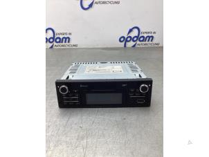 Used Radio CD player Renault Kangoo Express (FW) 1.5 dCi 75 FAP Price € 108,90 Inclusive VAT offered by Gebr Opdam B.V.