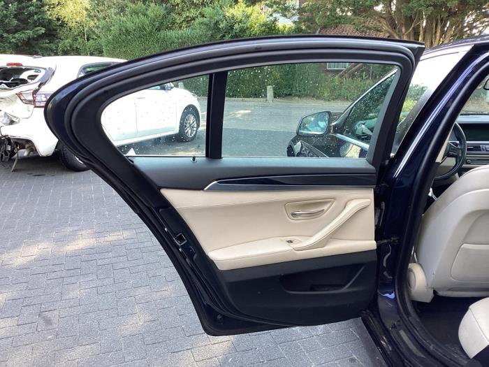 Rear door 4-door, left from a BMW 5 serie (F10) 520i 16V 2012