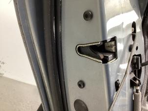Used Rear door lock mechanism 4-door, left BMW 3 serie (E90) 318i 16V Price € 50,00 Margin scheme offered by Gebr Opdam B.V.