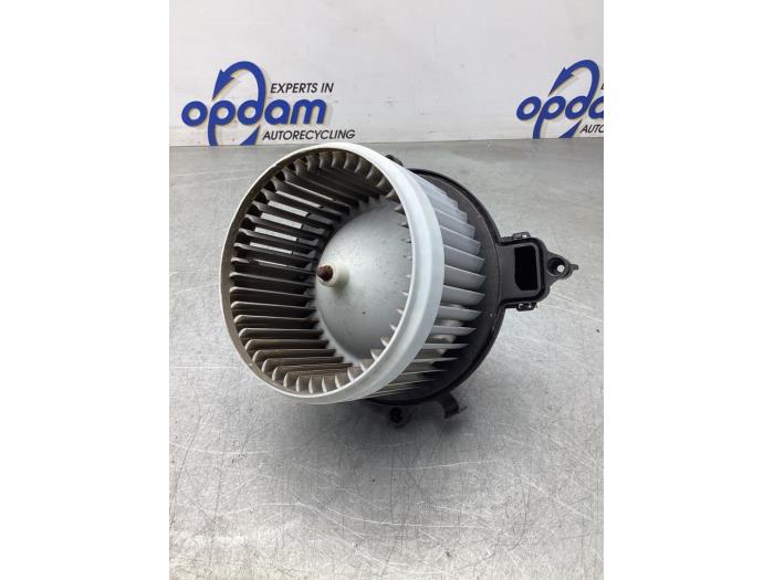 Heating and ventilation fan motor from a Citroën Berlingo Multispace 1.6 BlueHDI 120 2015