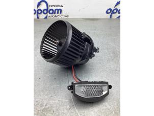 Usados Motor de ventilador de calefactor BMW 1 serie (F40) 118i 1.5 TwinPower 12V Precio € 100,00 Norma de margen ofrecido por Gebr Opdam B.V.