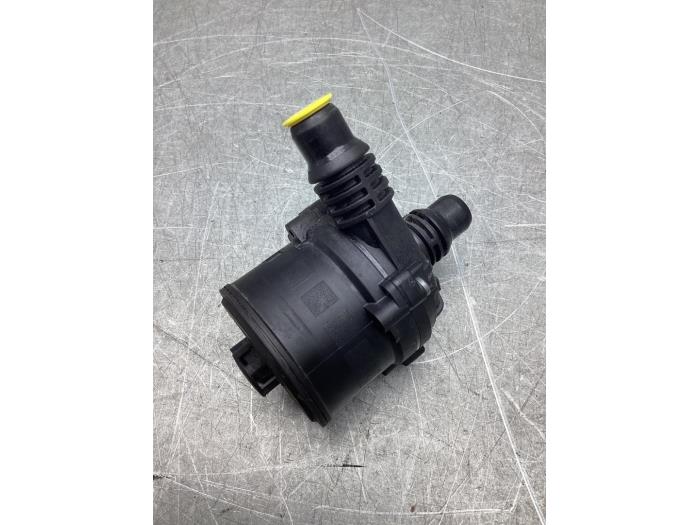 Begagnade Extra vattenpump BMW 1 serie (F40) 118i 1.5 TwinPower 12V Pris € 45,00 Marginaltabell erbjuds av Gebr Opdam B.V.