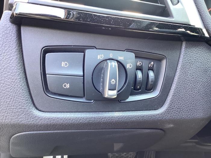 Light switch from a BMW 3 serie (F30) 320i 2.0 16V 2018