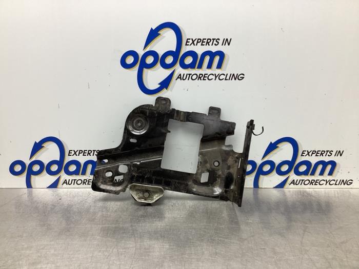 Begagnade Batterilåda Opel Crossland (X) 1.2 Turbo 12V Pris € 45,00 Marginaltabell erbjuds av Gebr Opdam B.V.