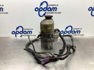 Usagé Pompe de direction Opel Astra G (F69) 1.2 16V Prix € 125,00 Règlement à la marge proposé par Gebr Opdam B.V.