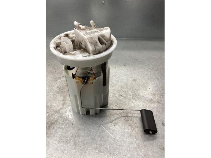 Gebrauchte Benzinpumpe Ford Fiesta 7 1.1 Ti-VCT 12V 70 Preis € 75,00 Margenregelung angeboten von Gebr Opdam B.V.