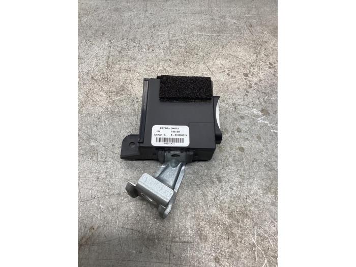 Central door locking module from a Citroën C1 1.0 12V 2008