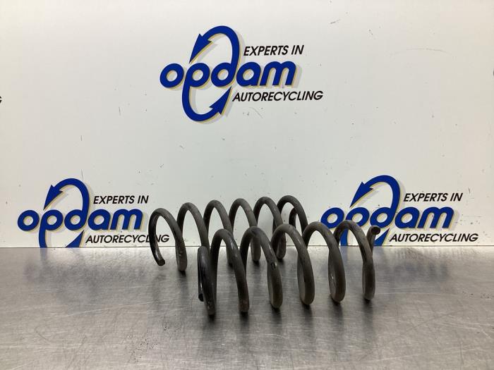Rear coil spring from a Renault Clio IV (5R) 0.9 Energy TCE 90 12V 2018
