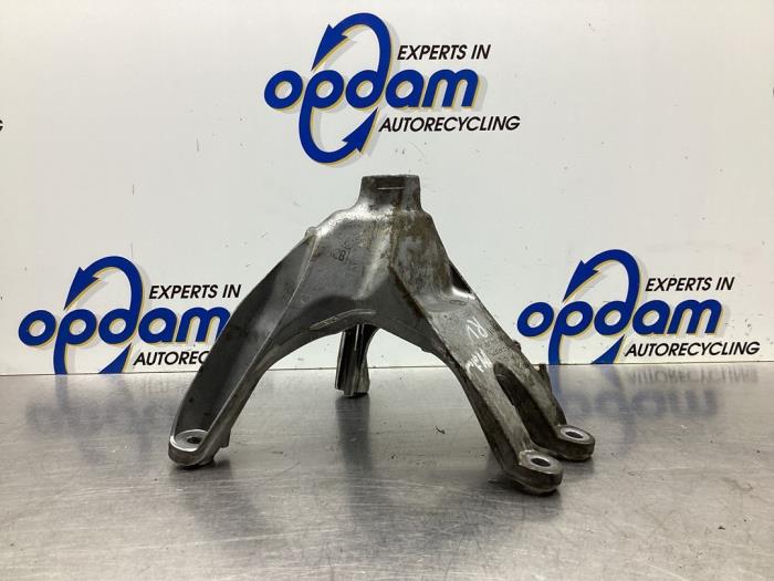 Engine mount from a Audi A4 (B9) 1.4 TFSI 16V 2016