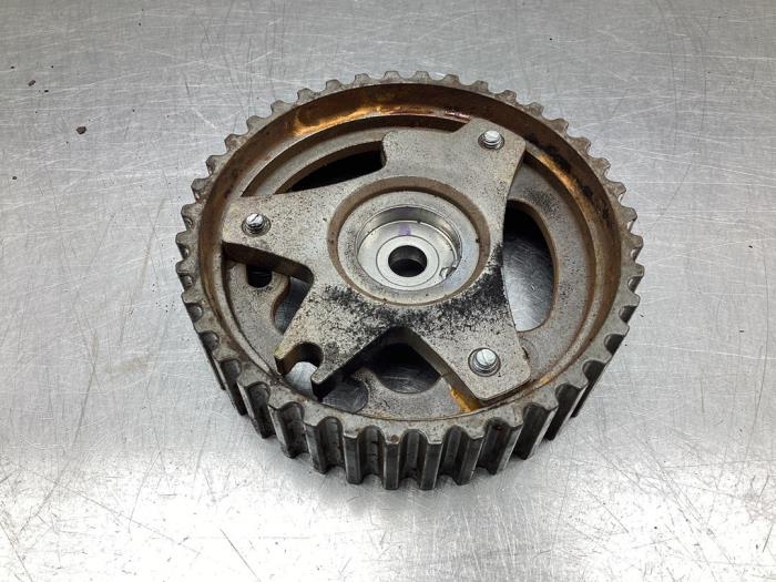 Camshaft sprocket from a Dacia Duster (HS) 1.5 dCi 2012